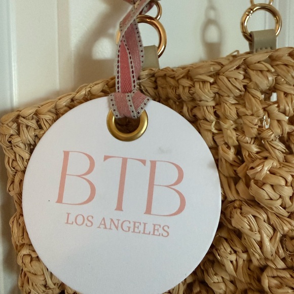 Chic Tan Woven Crossbody Bag with Pearl Strap - Picture 5 of 11